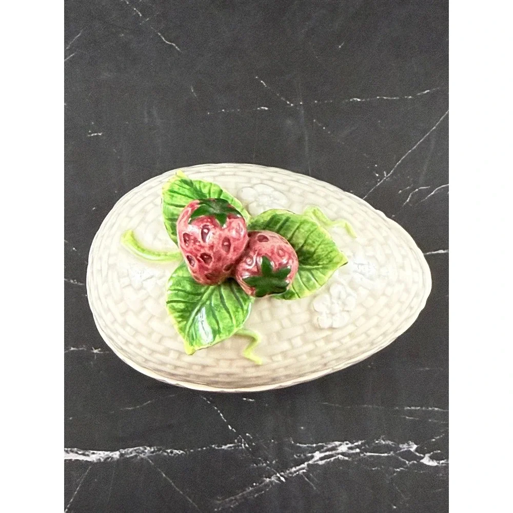 VTG 1982 Fitz and Floyd Ceramic Basketweave Egg Trinket Box 3D Strawberries
